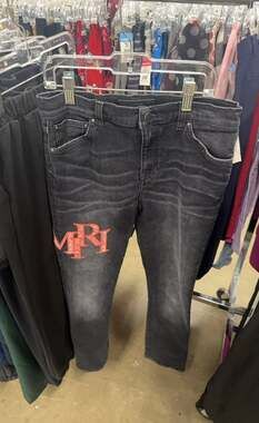 AMIRI Staggered Logo Designer Jeans Black/Red – Rare Streetwear Denim - AUTHENTI